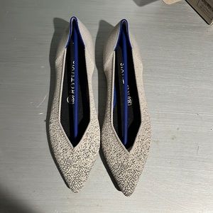 NWT/unworn Rothy’s retired pearl metalic point